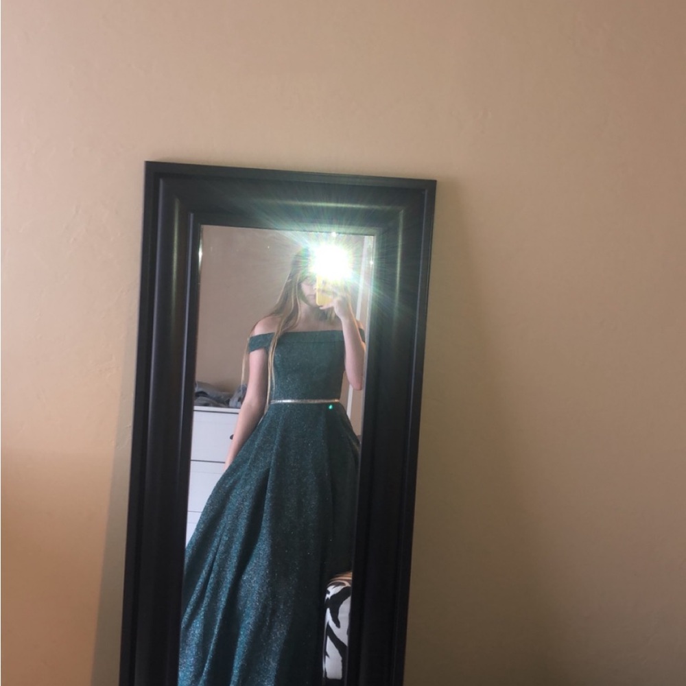 Green Off-Shoulder Sleeveless Prom Gown
